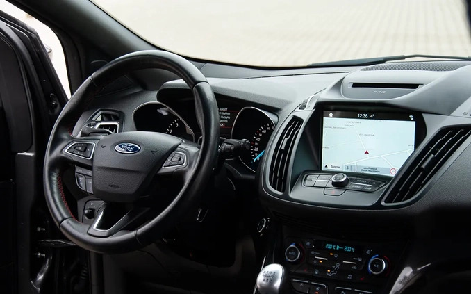 Ford Kuga cena 68900 przebieg: 102000, rok produkcji 2017 z Sochaczew małe 781